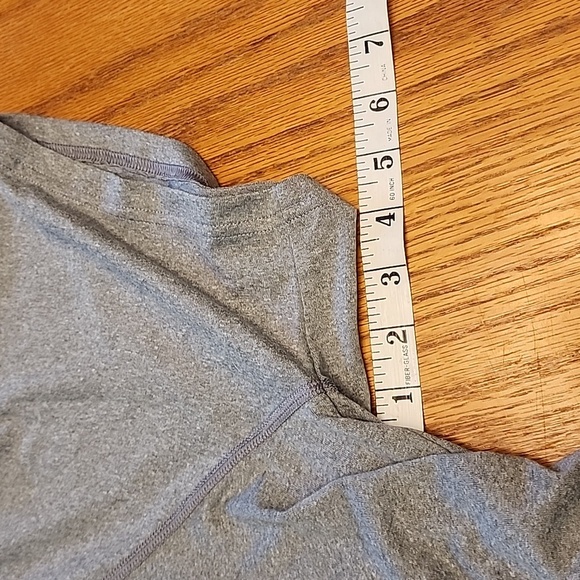 Under Armour Men's Gray T-Shirt - Picture 7 of 12